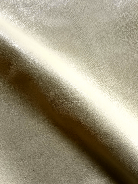 Cream White Natural Grain Chrome-Tanned Cowhide – Deer-Tanned Process, Full Aniline Finish, 1.1–1.3 mm (3 oz), ~20 Sq Ft