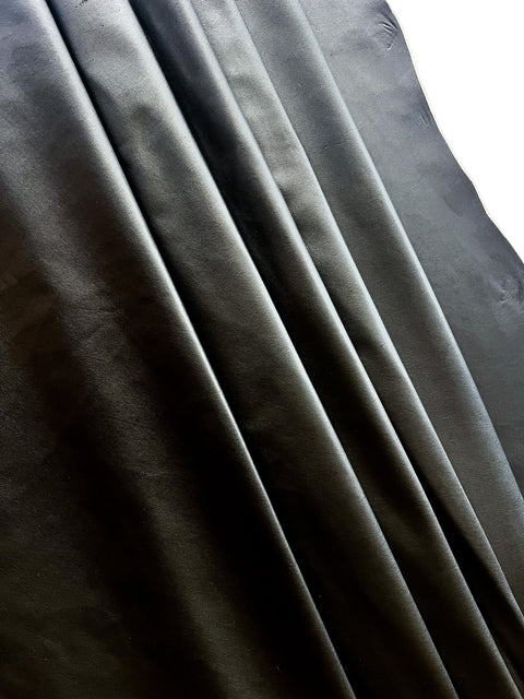 Black Garment-Weight Plongé Cowhide – Chrome-Tanned, Semi-Aniline Finish, 0.7–0.9 mm (1.75–2.25 oz), ~20 Sq Ft