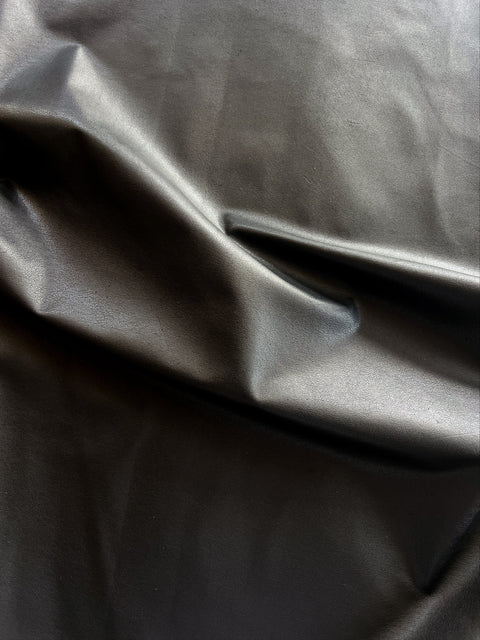 Black Garment-Weight Plongé Cowhide – Chrome-Tanned, Semi-Aniline Finish, 0.7–0.9 mm (1.75–2.25 oz), ~20 Sq Ft