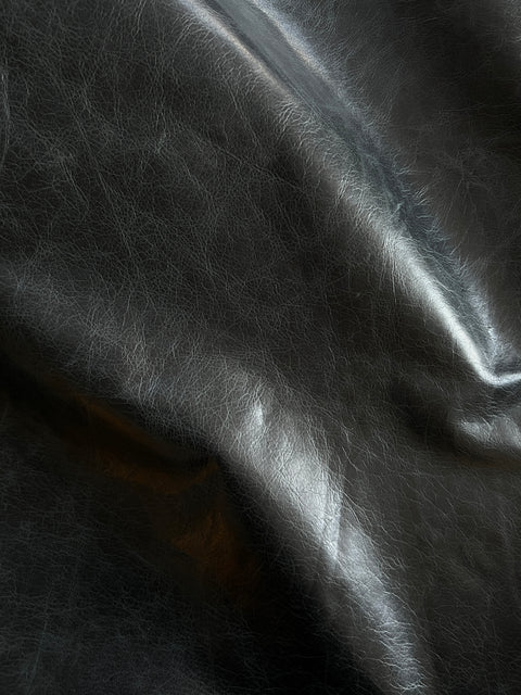 Black Pull Up Cowhide – Semi Veg-Tanned, Top Grain, Wax/Oil Finish, 1.1–1.3 mm (3 oz), ~20 Sq Ft