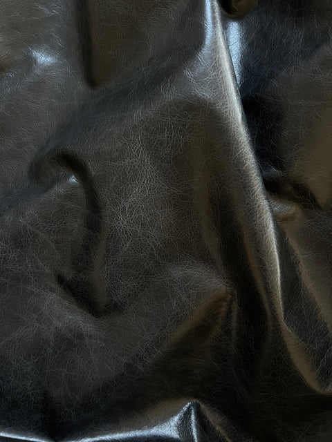 Black Pull Up Cowhide – Semi Veg-Tanned, Top Grain, Wax/Oil Finish, 1.1–1.3 mm (3 oz), ~20 Sq Ft