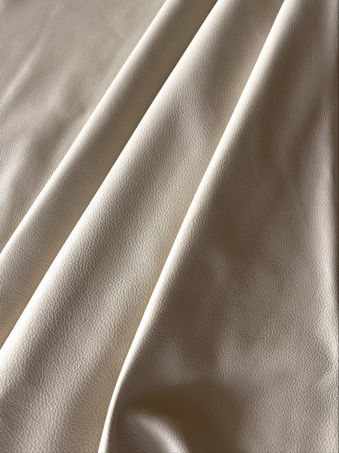 Off White Natural Grain Chrome-Tanned Cowhide – Deer-Tanned Process, Full Aniline Finish, 1.1–1.3 mm (3 oz), ~20 Sq Ft (Also Available in 10 Sq Ft)