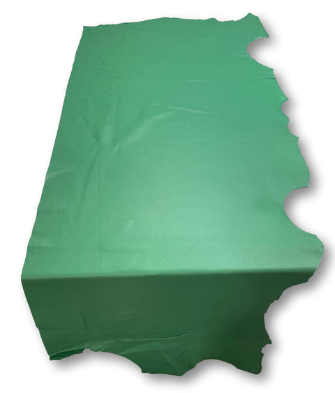 Kelly Green Natural Grain Chrome-Tanned Cowhide – Deer-Tanned Process, Full Aniline Finish, 1.1–1.3 mm (3 oz), ~20 Sq Ft