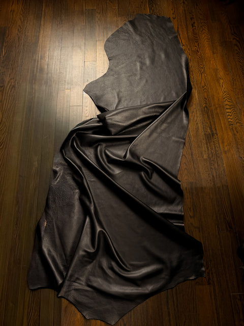 Black Natural Grain Deer-Tanned Cowhide –  Full Aniline Finish, 1.1–1.3 mm (3 oz), ~20 Sq Ft (Also Available in 10 Sq Ft)