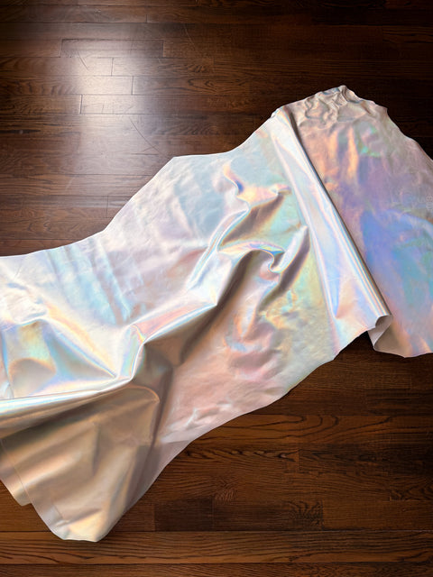 Silver Iridescent Smooth Metallic Cowhide – Foil Finish, 1.1–1.3 mm (3 oz), ~20 Sq Ft