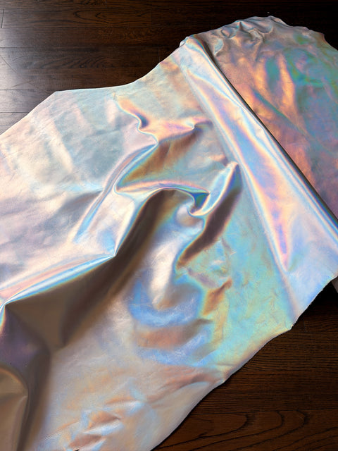 Silver Iridescent Smooth Metallic Cowhide – Foil Finish, 1.1–1.3 mm (3 oz), ~20 Sq Ft