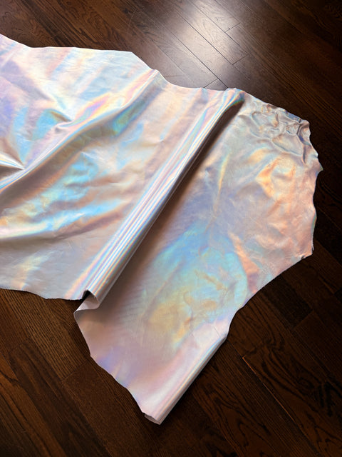 Silver Iridescent Smooth Metallic Cowhide – Foil Finish, 1.1–1.3 mm (3 oz), ~20 Sq Ft