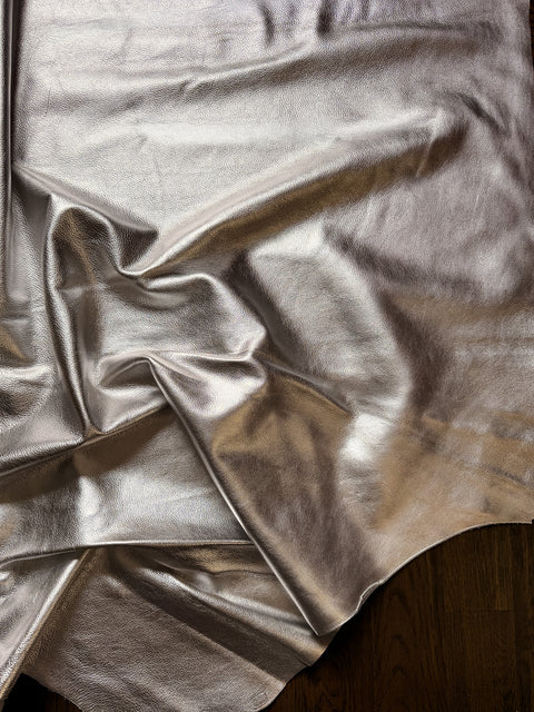 Silver Metallic Natural Grain Chrome-Tanned Cowhide – Metallic Foil Finish, 1.1–1.3 mm (3 oz), ~20 Sq Ft