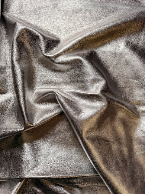 Silver Metallic Natural Grain Chrome-Tanned Cowhide – Metallic Foil Finish, 1.1–1.3 mm (3 oz), ~20 Sq Ft
