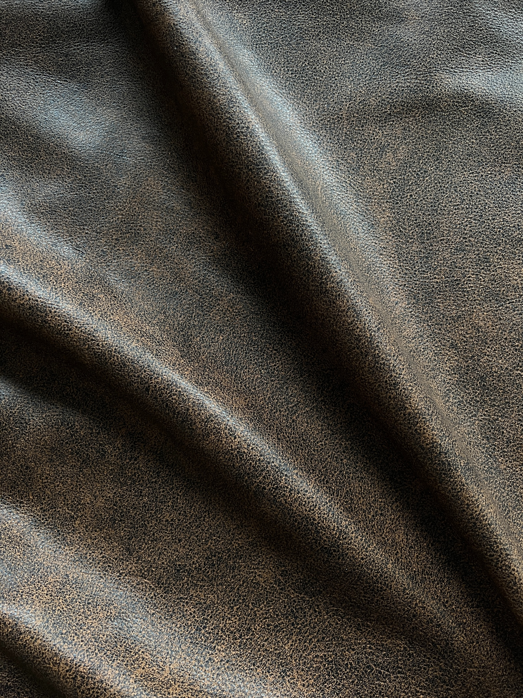 Luggage Distressed Cow Leather Whole Hide (Upholstery Leather) – TanneryNYC
