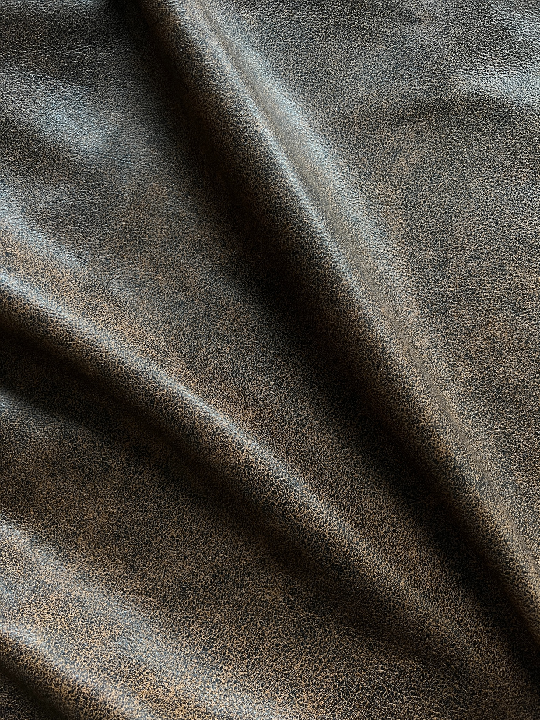 Cordovan Distressed Cow Leather Whole Hide (Upholstery Leather) – TanneryNYC